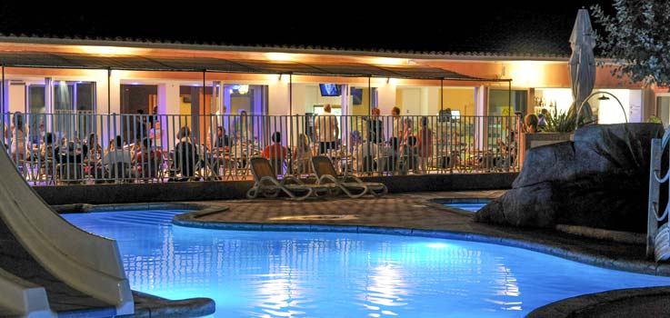 Gitarrenanimation auf dem korsischen Campingplatz